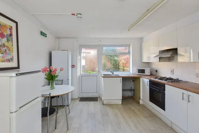 Falcon Avenue, Springfield, MK6, photo 2
