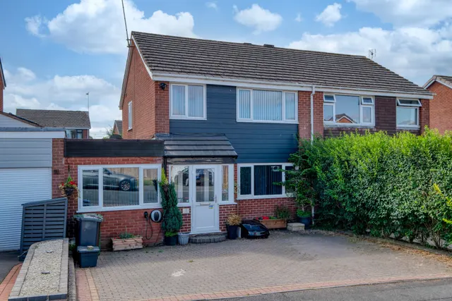 The Dingle, Cheswick Green, B90, photo 1