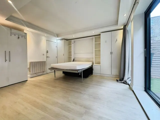 Delorme Street, London, W6, photo 1