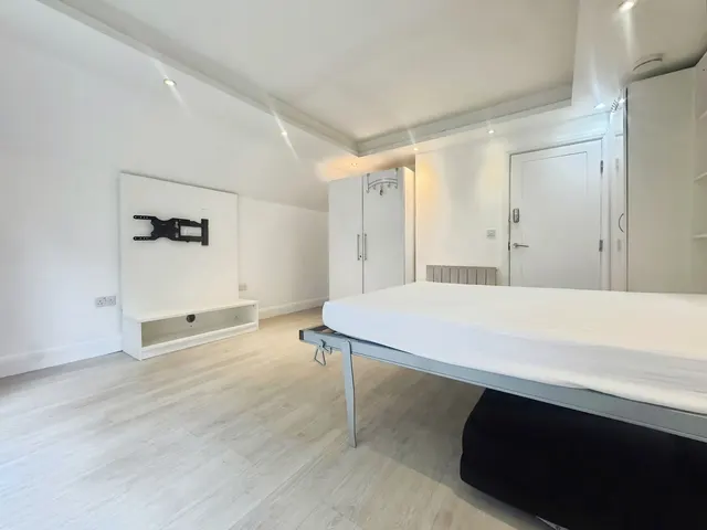 Delorme Street, London, W6, photo 3