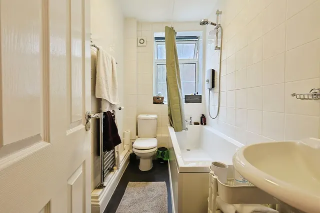 Photo 3 — Daryngton House, Hartington Road, London, SW8