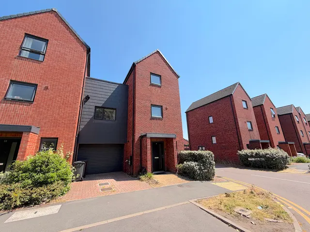 Bernard Hall Avenue, Wednesfield, Wolverhampton, WV11, photo 1