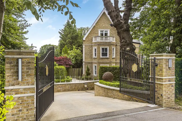 Photo 2 — Camlet Way, Hadley Wood, EN4 0NX