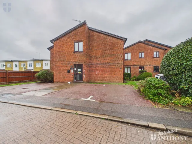 Poets Chase, Aylesbury, HP21, photo 1