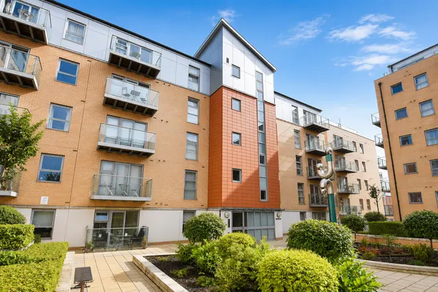 Jubilee Court, South Woodford, E18, photo 1