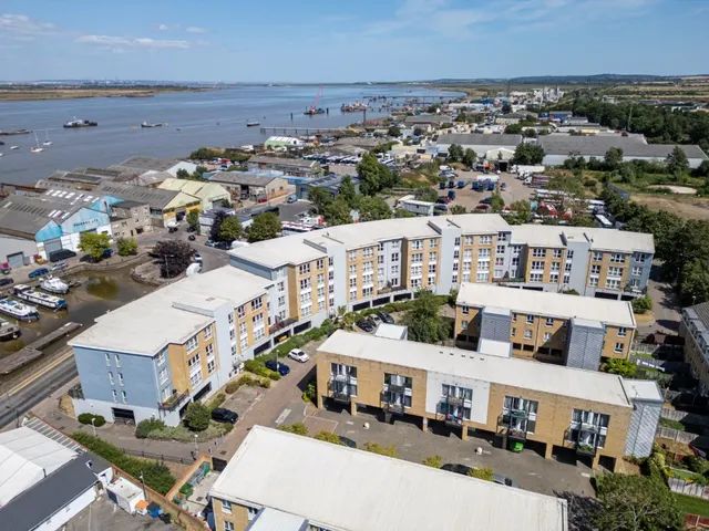 Admirals Way, Gravesend, DA12, photo 1