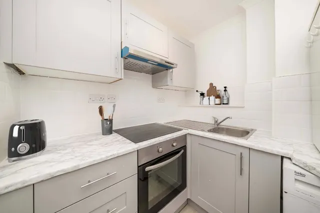 London Road, KT2, photo 2
