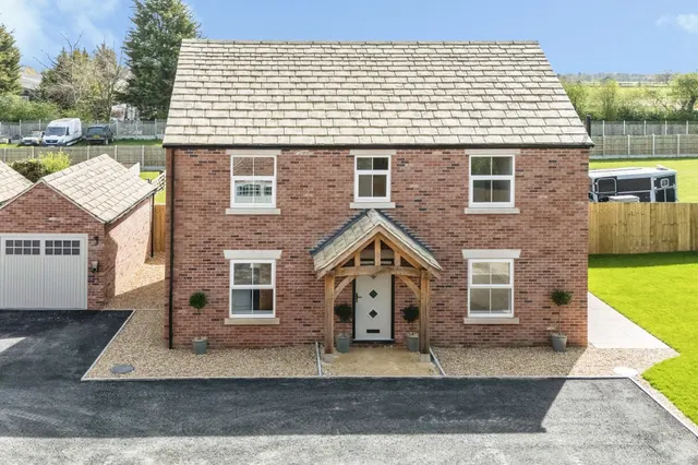 Larth Close, Whitley, DN14, photo 1