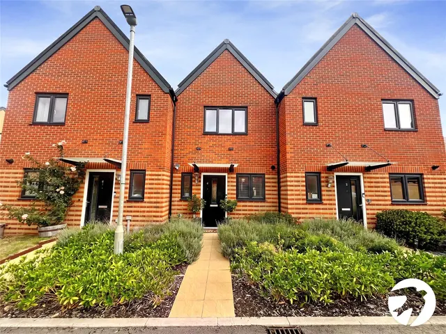 2 bedroom house, Albertine Road, Langley, ME17