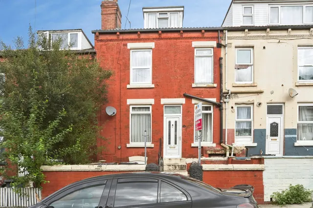 Banstead Street East, LEEDS, photo 1