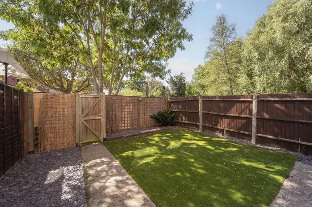 Coniston Close, London, SW20, photo 3