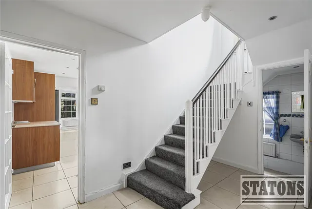 Avenue Road, London, N14, photo 2