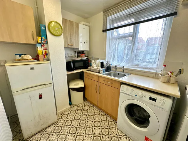 Photo 2 — Campville Crescent, West Bromwich, B71