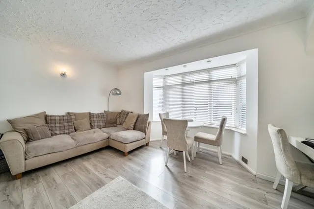 Cheltenham Close, Northolt, UB5, photo 2