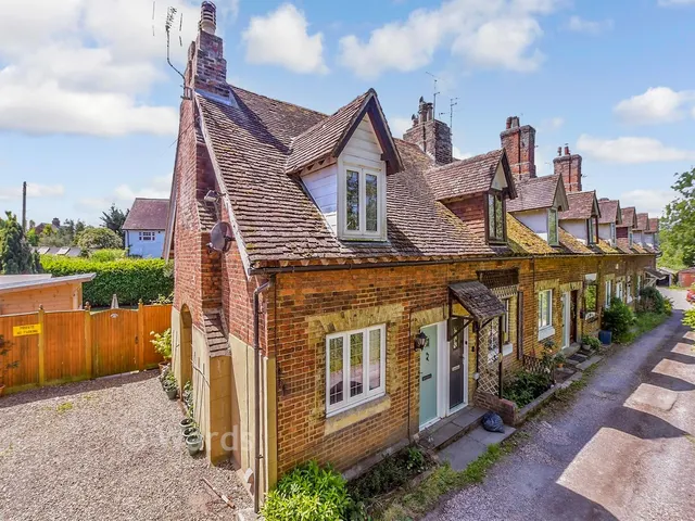 Maidstone Road, Staplehurst, TN12, photo 1