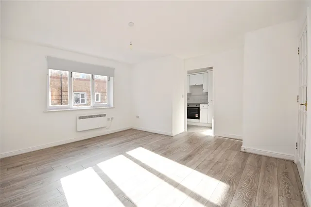 Photo 2 — Evelyn Place, Chelmsford, Essex, CM1