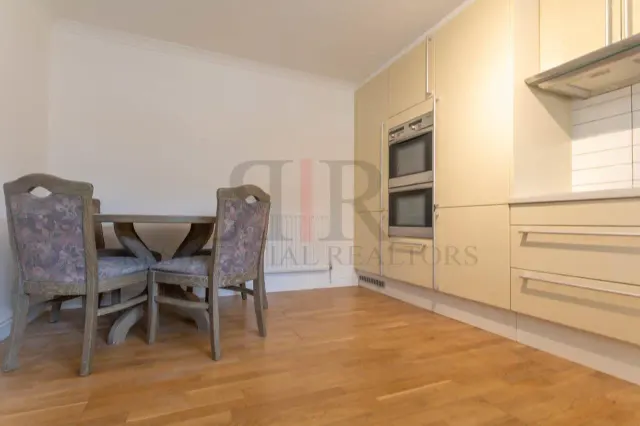 Vauxhall Bridge Road, London, SW1V, photo 2