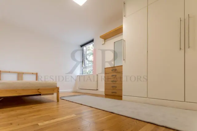 Vauxhall Bridge Road, London, SW1V, photo 3