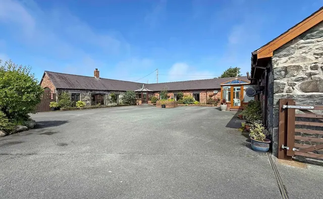 Caeathro, Caernarfon, LL55, photo 1
