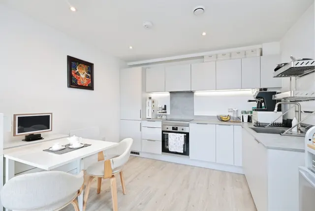 St. Albans Road, Watford, photo 1