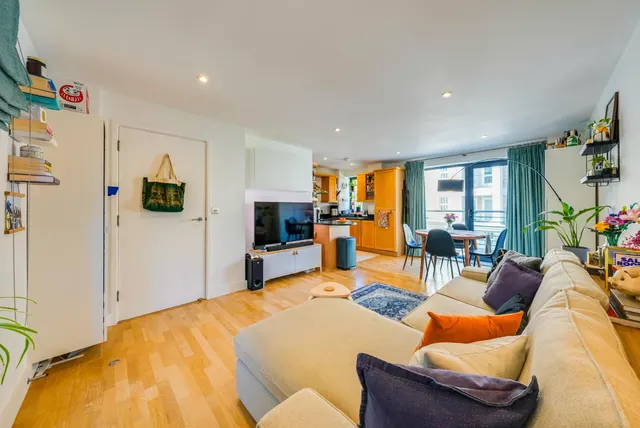 East Smithfield, London, E1W, photo 1