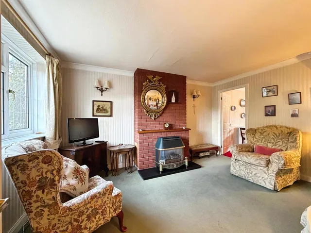 Parker Place, Broadway, WR12, photo 3