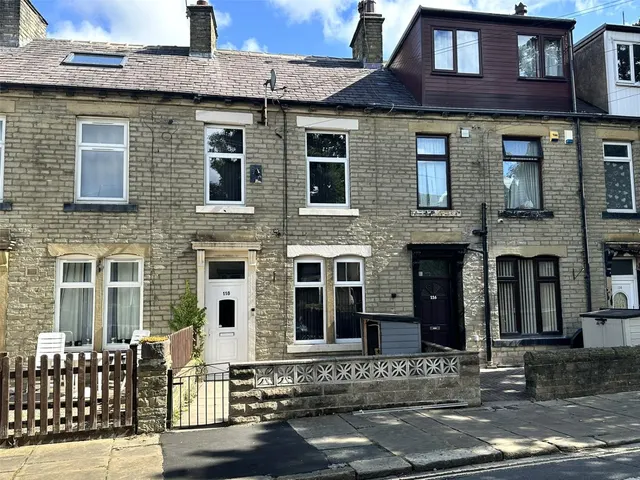 3 bedroom house, Lee Mount Road, Lee Mount, HX3