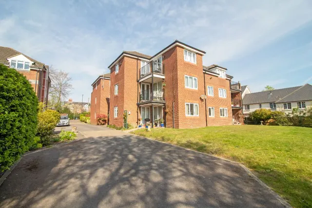 348 London Road, Waterlooville, PO7 7SR, photo 1