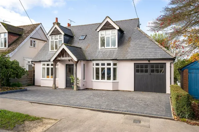 House Under Offer with 4 bedrooms in Saffron Walden, CB11, photo 1