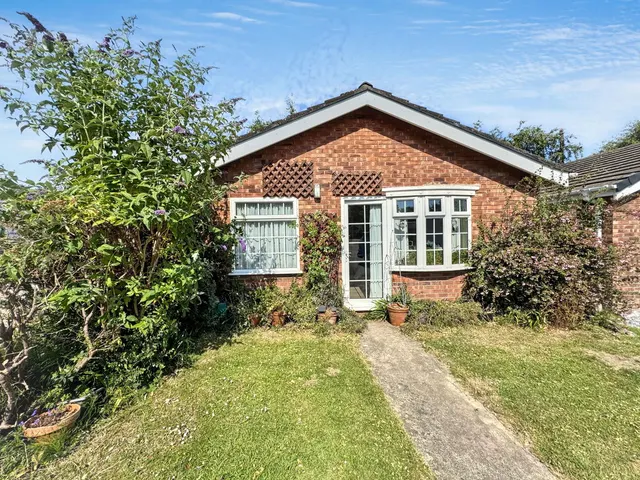 Bryn Siriol, Llanddulas, Conwy, LL22 8HE, photo 1