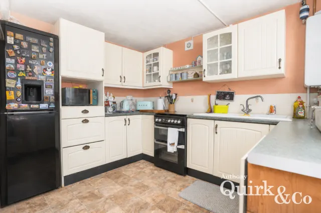 First Avenue, Canvey Island, SS8, photo 2