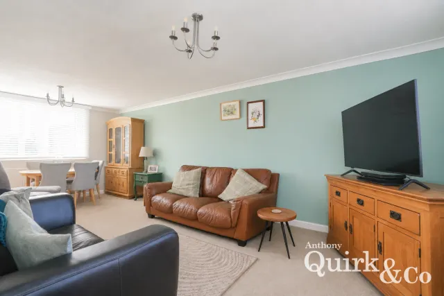 First Avenue, Canvey Island, SS8, photo 3
