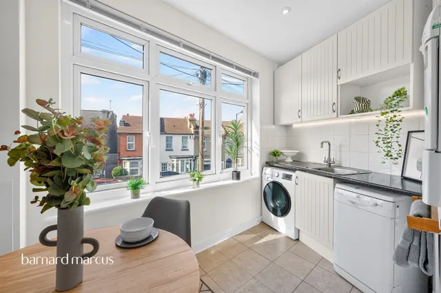 Sanderstead Road, South Croydon, CR2, photo 2