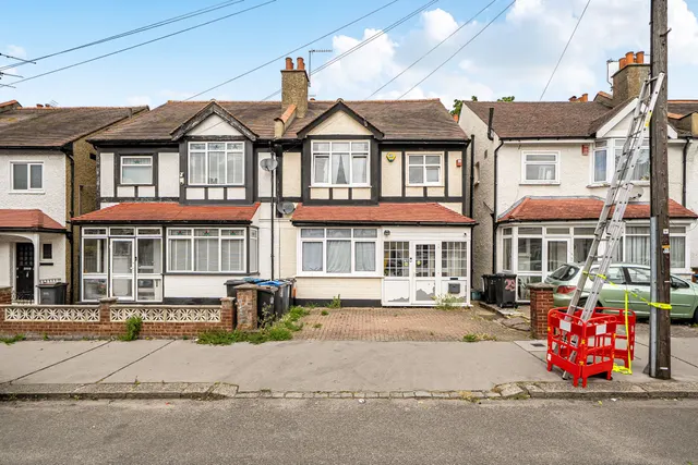 25 Wharfedale Gardens, Thornton Heath, photo 1