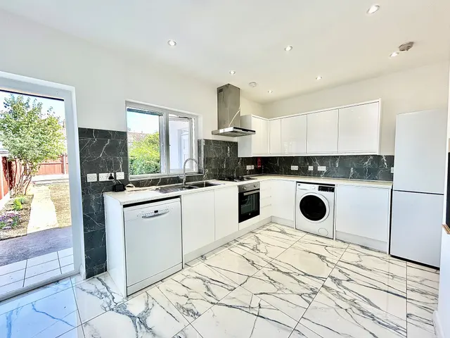 Sanderstead Road, Leyton E10, photo 1