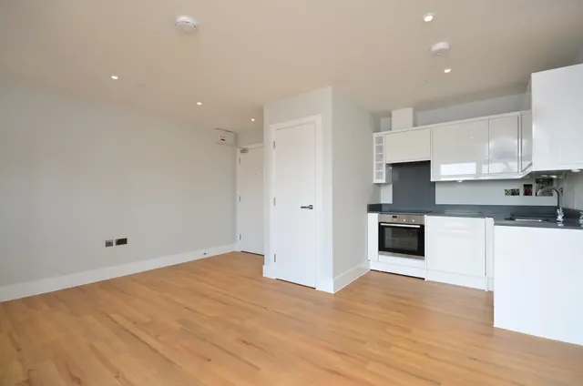 Flat 16, Magna West, Lavender Park Road, West Byfleet, photo 1
