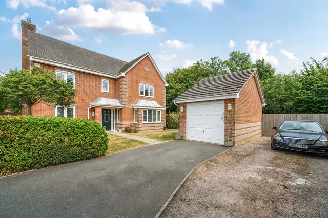 Dorset Crescent, Basingstoke, RG22, photo 1