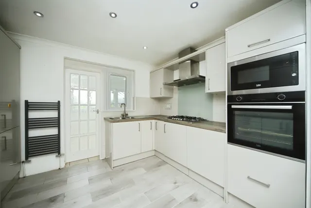 Lyngford Square, Taunton, TA2, photo 2