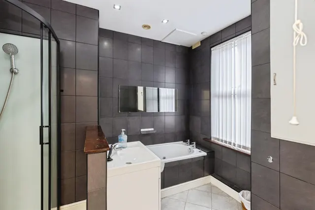 Victoria Grove, Leeds, photo 1