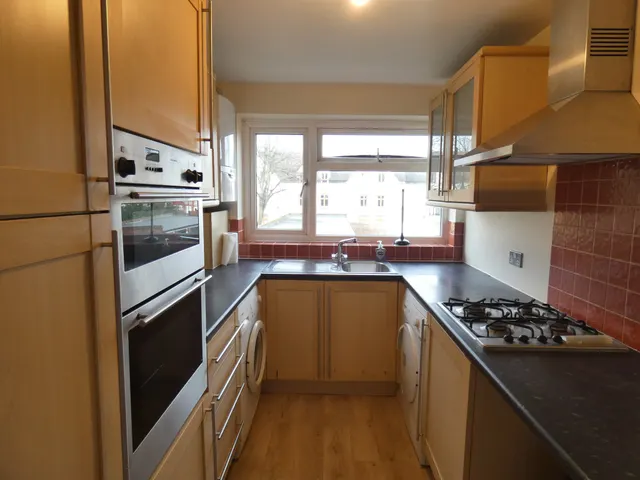 Middleton Avenue, Greenford, UB6, photo 3