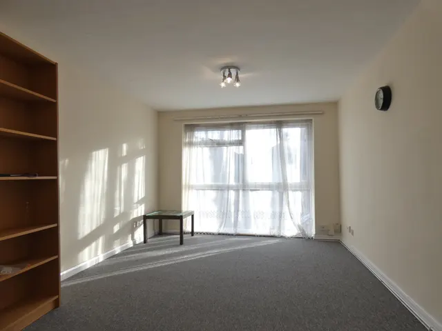 Middleton Avenue, Greenford, UB6, photo 2