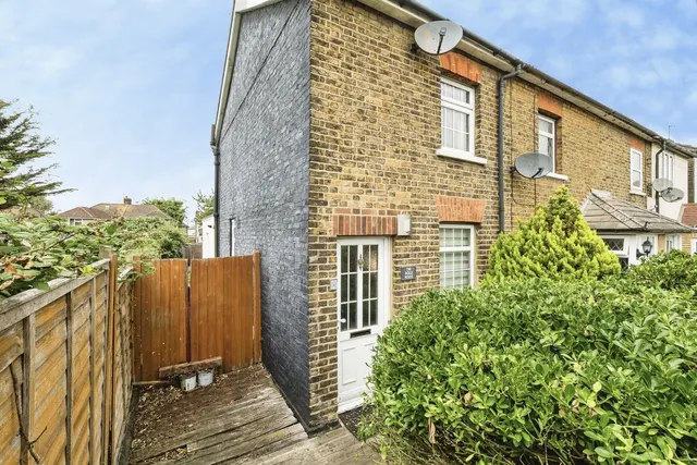 Abbs Cross Lane, Hornchurch, RM12, photo 1