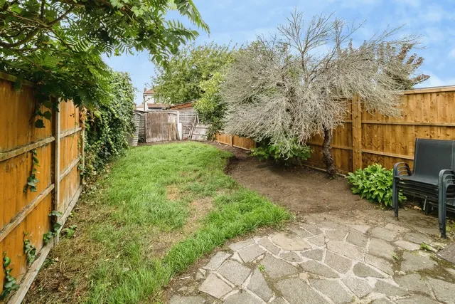 Abbs Cross Lane, Hornchurch, RM12, photo 2
