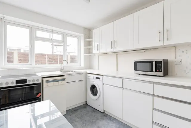 Squires Road, Shepperton, photo 3