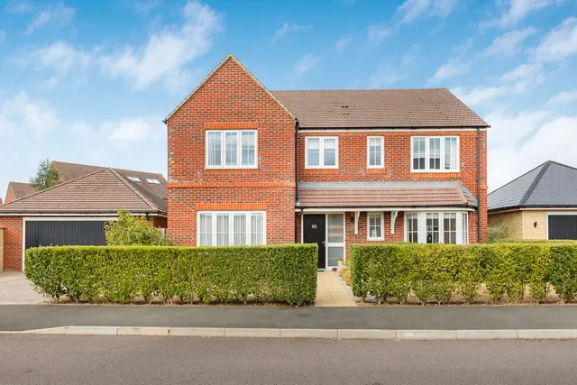Wheatsheaf Crescent, Bampton, photo 2