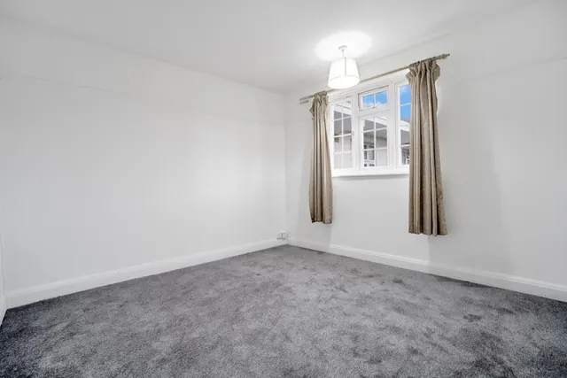 London Road, Morden, SM4, photo 2