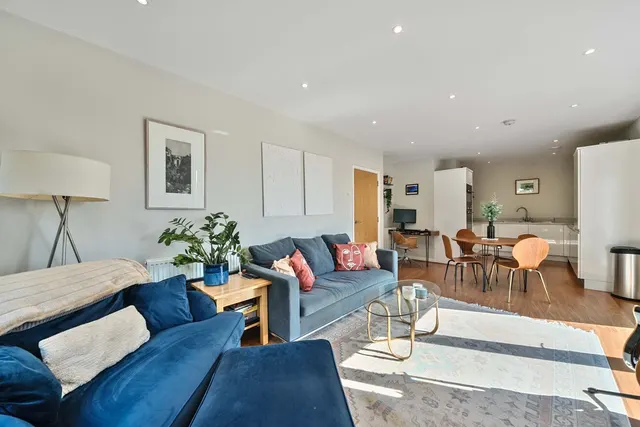 Boundaries Road, London, SW12, photo 1