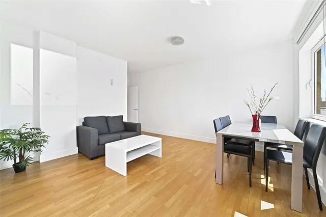 Artichoke Hill, London, E1W, photo 1