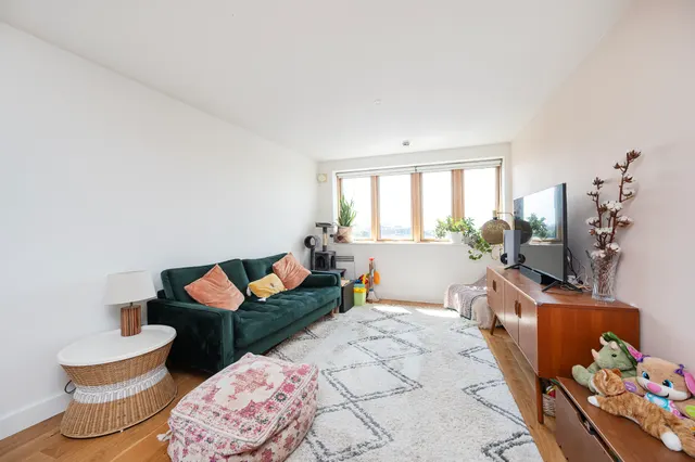 252 Leamore Court, 1 Meath Crescent, London, photo 1