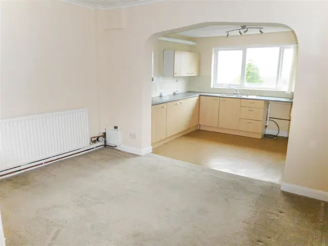 Photo 2 — Bucks Hill, Nuneaton, CV10